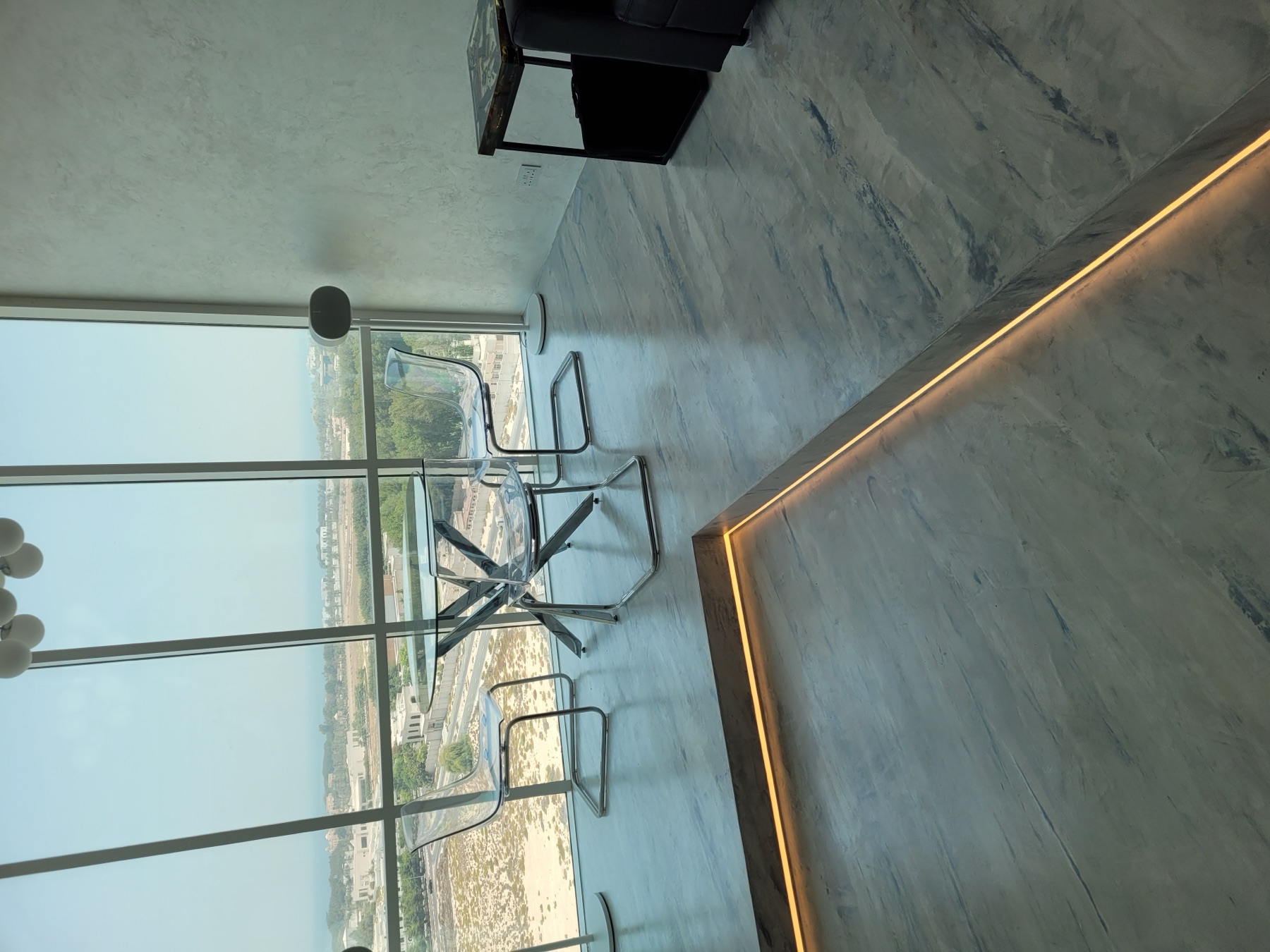 Private apartment overlooking Dubai with seamless mineral floor